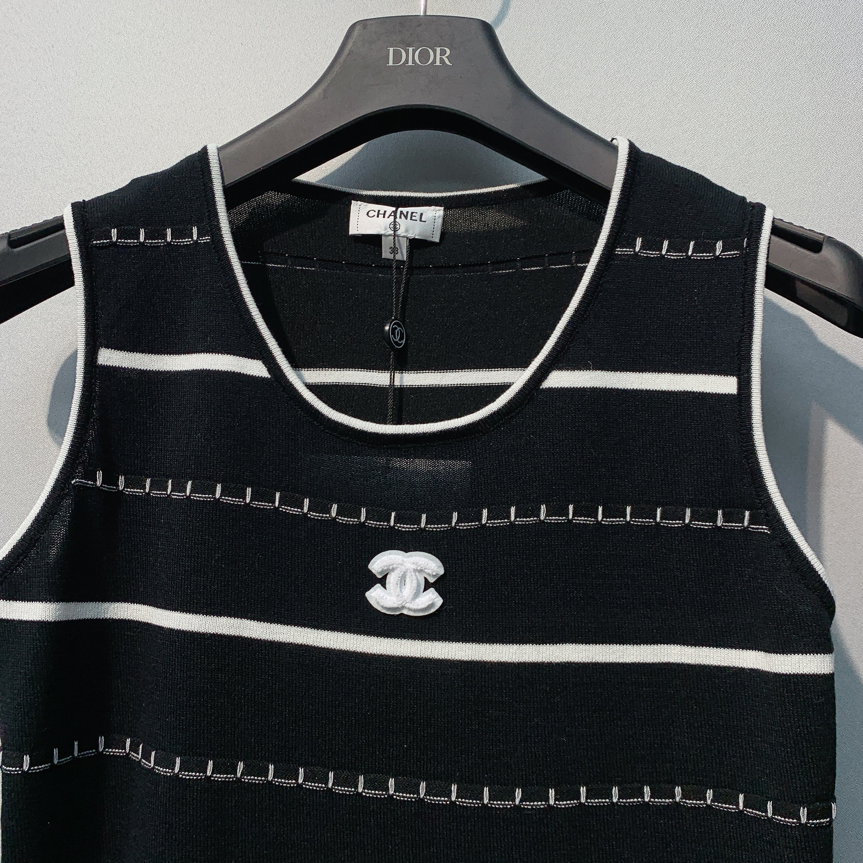 CHANE 26SS Striped Embroidered Knit Tank Top