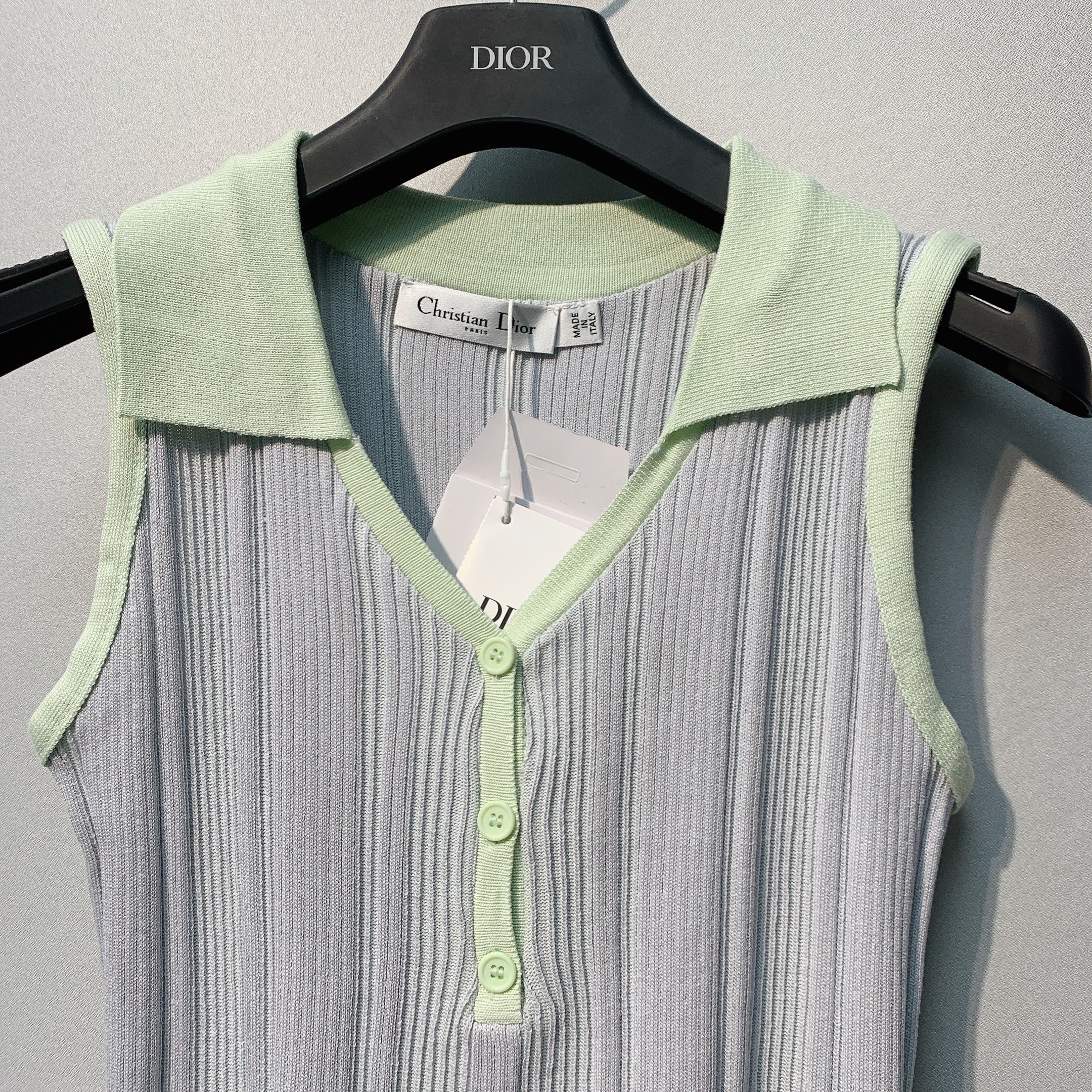 DIO 26SS Green Polo Knitted V-Neck Top