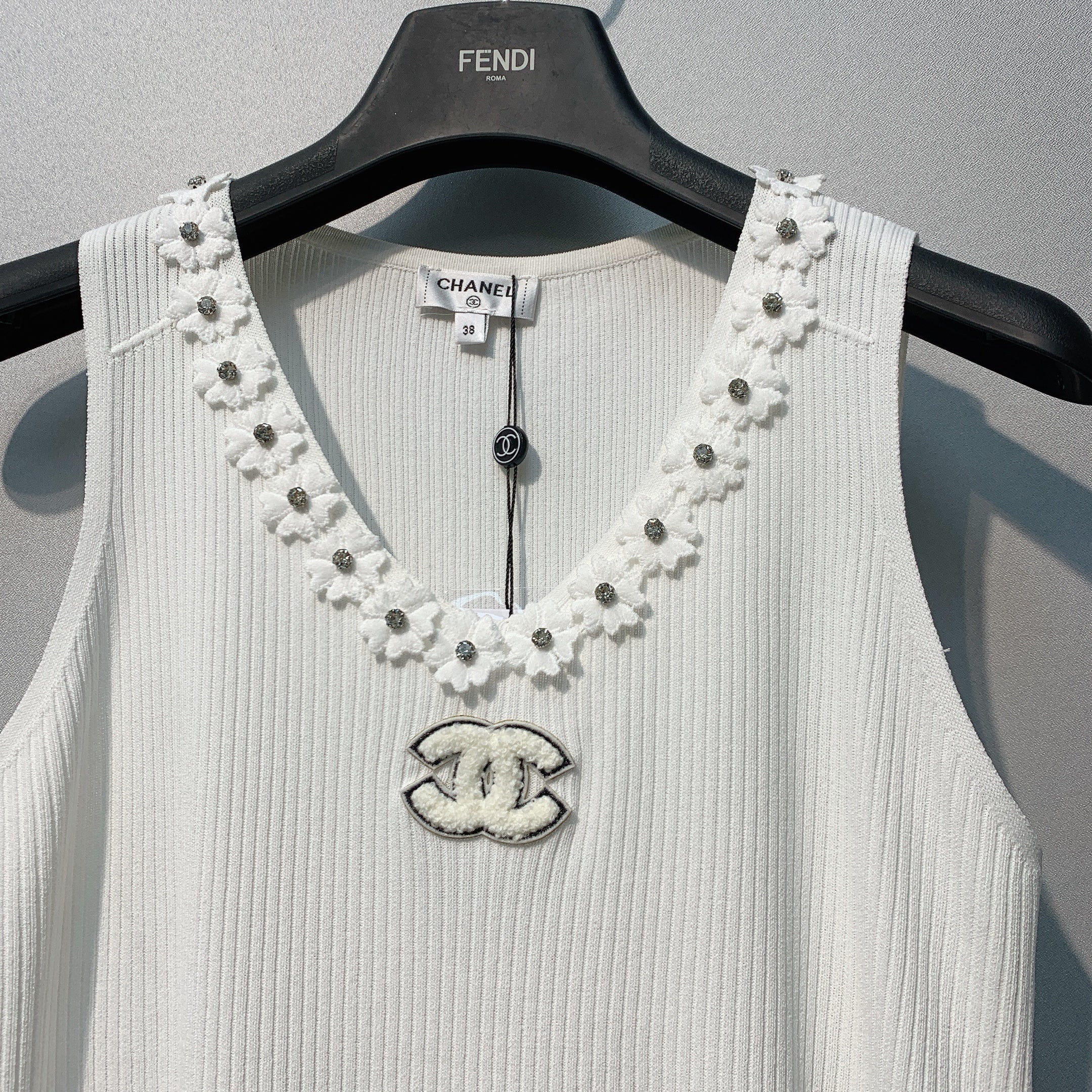 CHANE 26SS White Knitted Tank Top