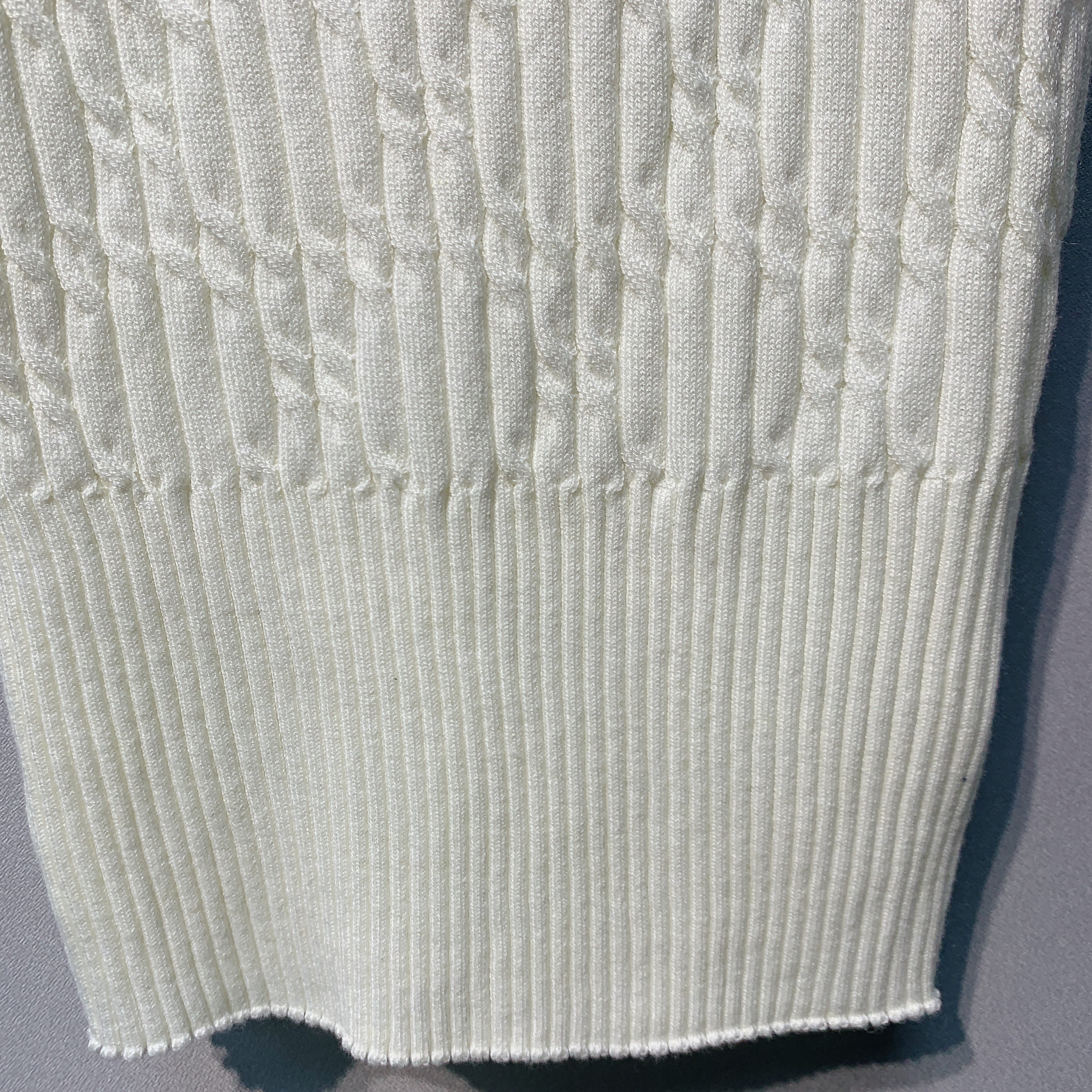 CHANE 26SS Vertical Striped Knitted V-Neck Top