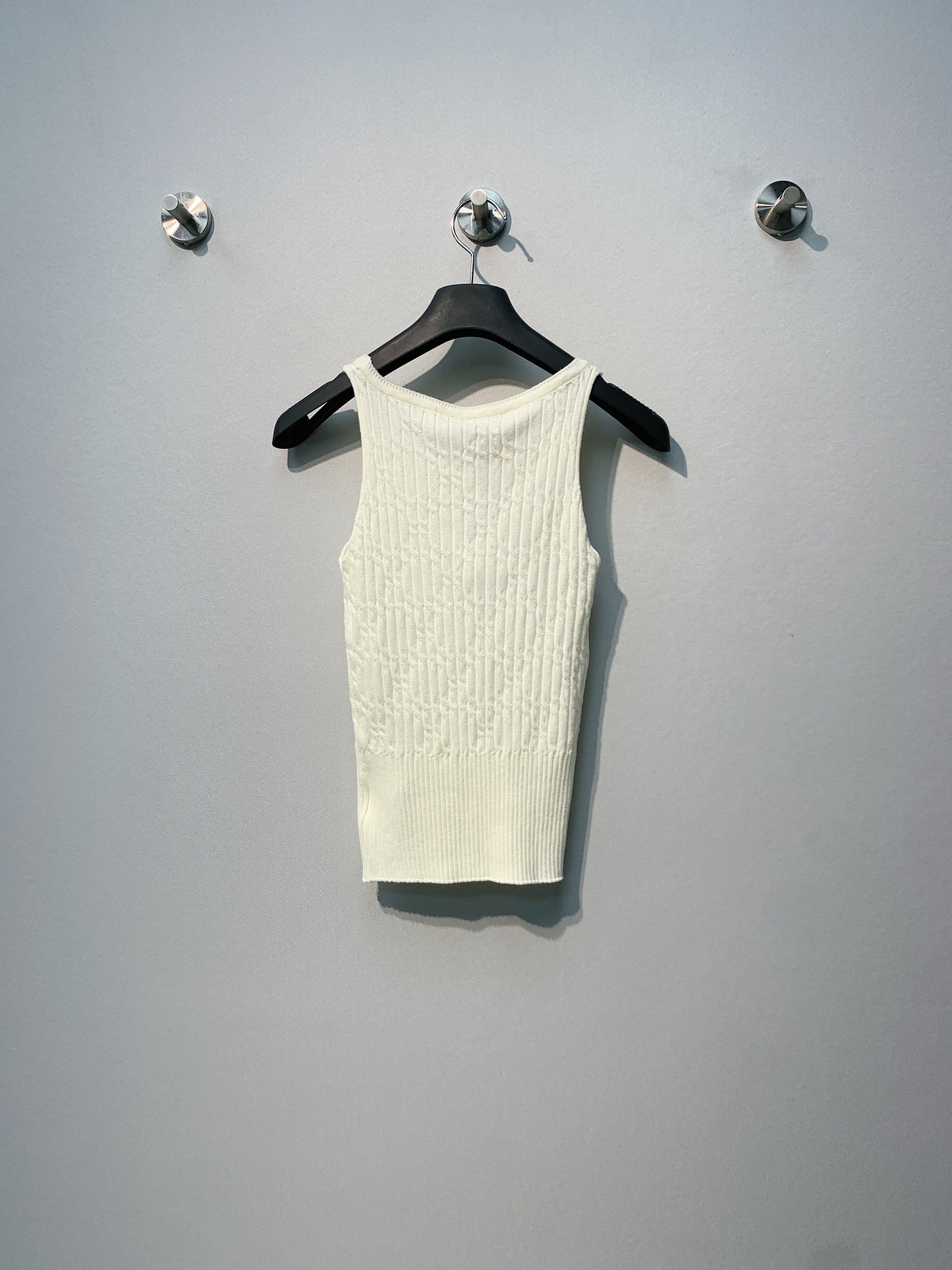 CHANE 26SS Vertical Striped Knitted V-Neck Top