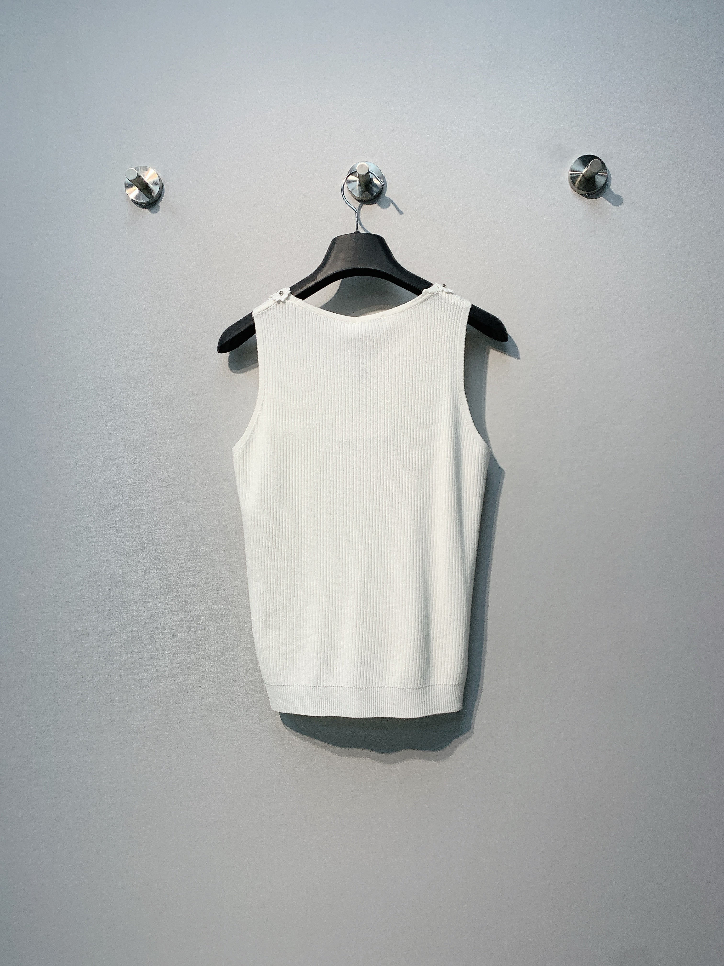 CHANE 26SS White Knitted Tank Top